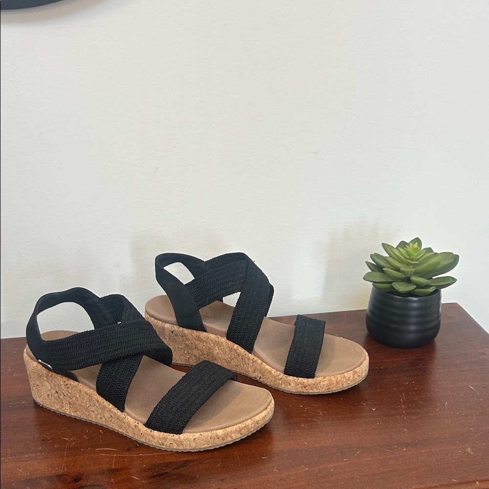 Skechers Arch Fit Women’s Black Cork Wedge Sandals with Elastic Straps